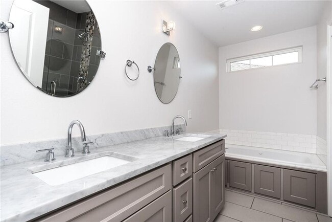 Building Photo - 3 bedroom 2.5 bath new home centrally located