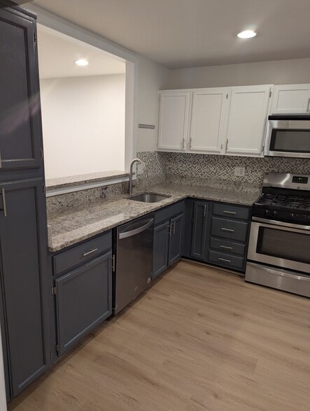 Building Photo - 28 Windbrooke Cir