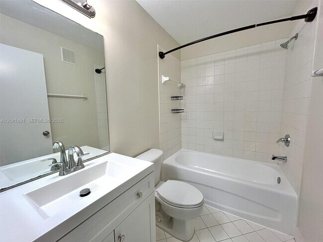 Building Photo - 1270 SE 28th Ct