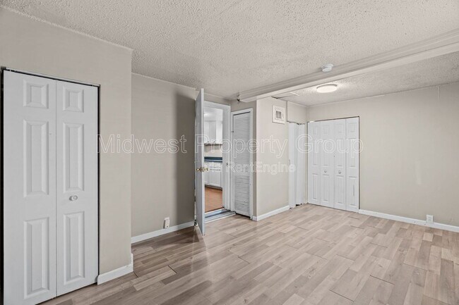 Building Photo - 161 Anistasia Dr