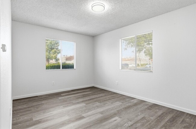 Building Photo - 1800 Rockford Ave