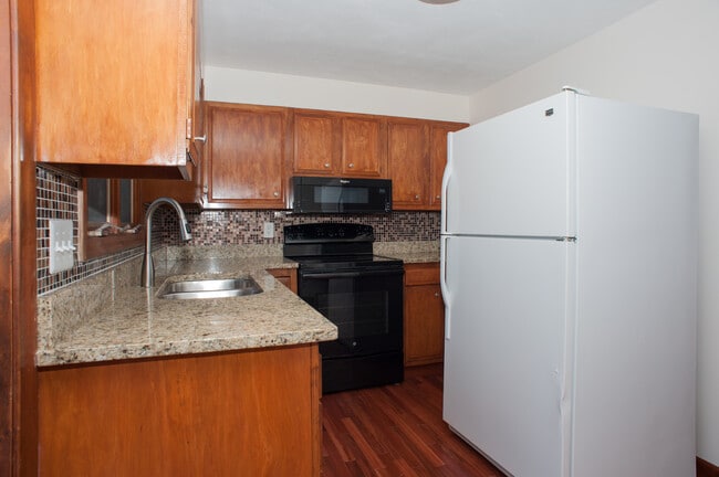 Kitchen counter cabinets - 17 Springbrook Rd