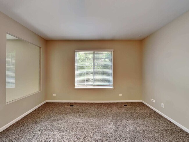 Building Photo - 7401 Brentwood Ln