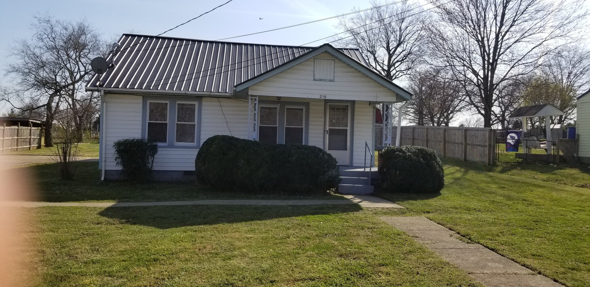 Building Photo - 219 W Adams Ave