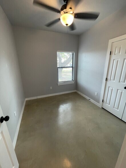 Building Photo - 1219 Mesquite St