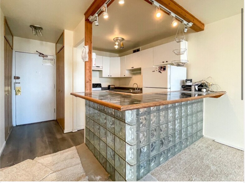 Building Photo - 4250 N Marine Dr