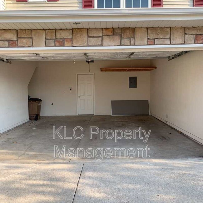 Building Photo - 2195 3rd Ave SW