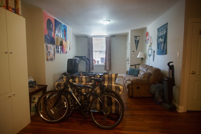 Building Photo - 609 N 34th St