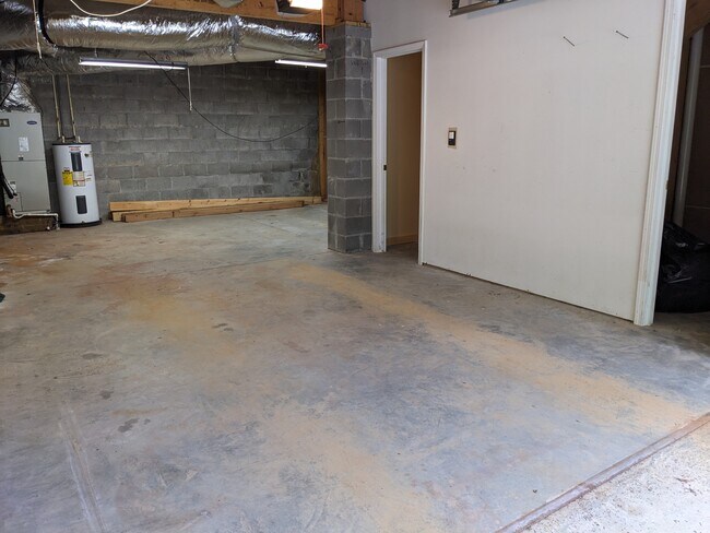 Building Photo - 1601 Bettinger Mountain Rd