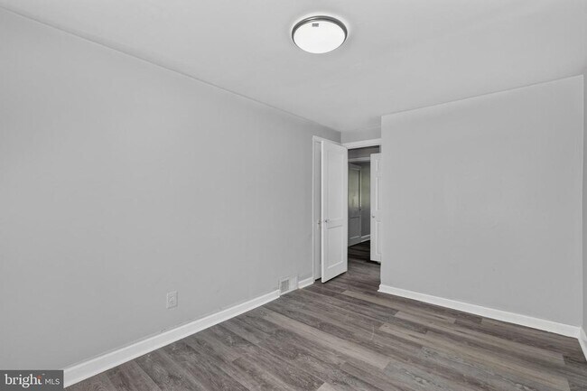 Building Photo - 243 W 22nd St