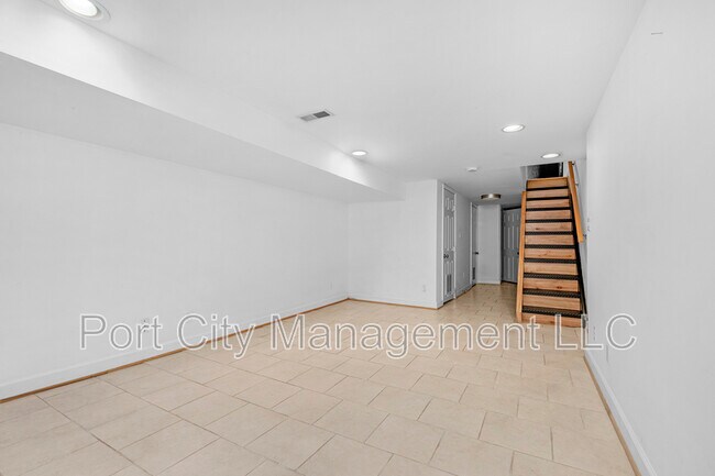 Building Photo - 341 S Macon St.