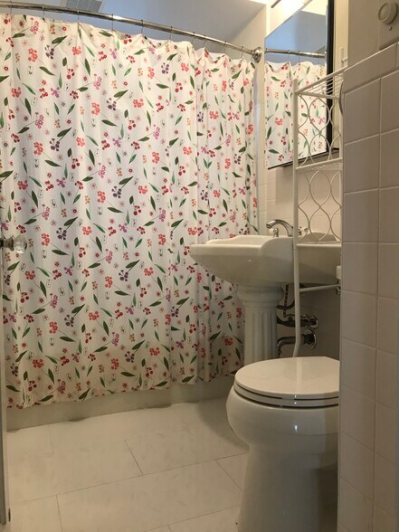 shared bathroom - 67 Milton St