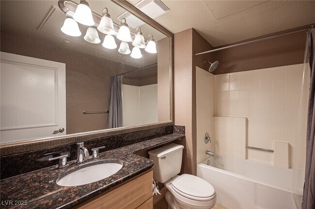 Building Photo - 220 E Flamingo Rd