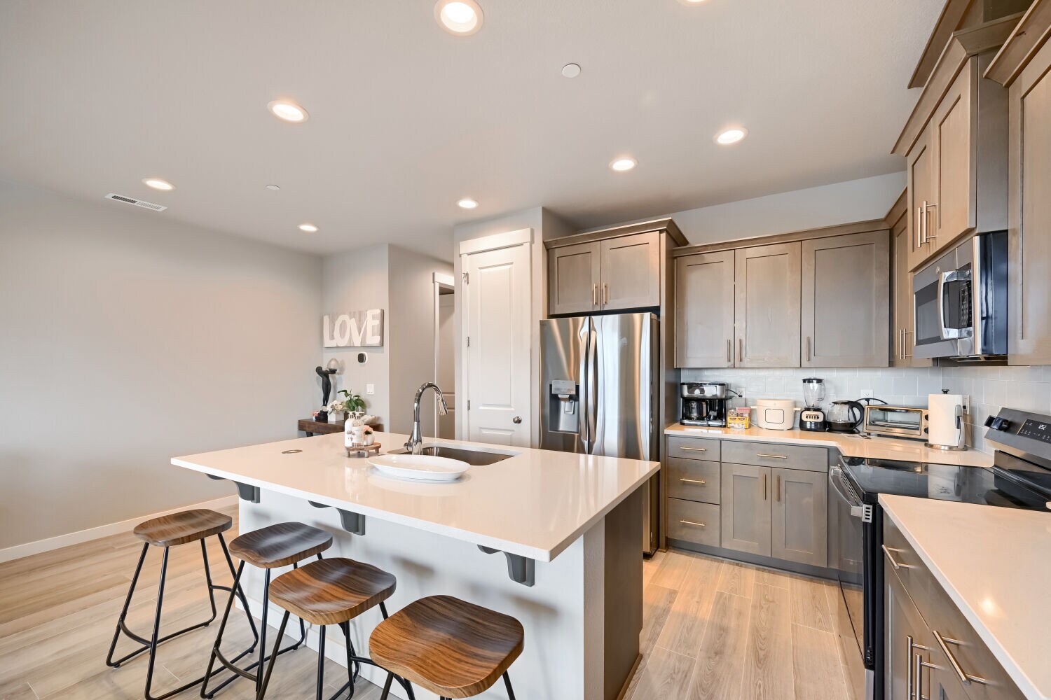 Building Photo - 2614 Waterlily Dr