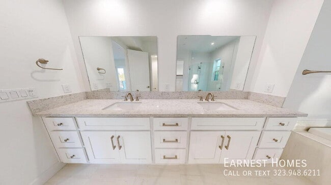 Building Photo - 8444 Camelia Ct