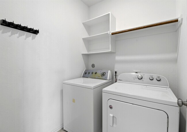 Building Photo - 1618 Rosedale Dr