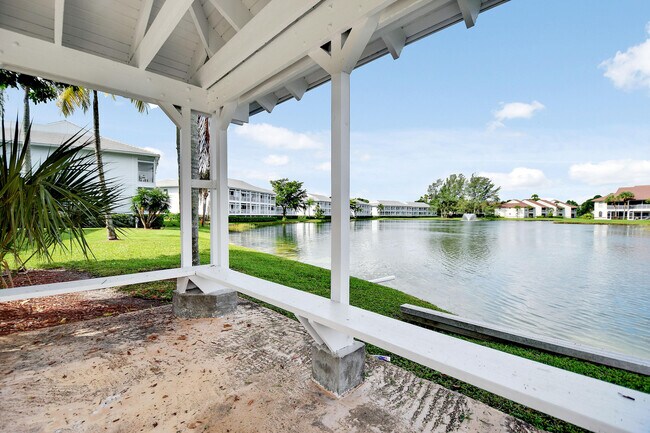 Building Photo - 160 Cypress Point Dr