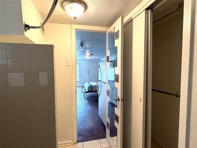 Building Photo - 808 Edgecliff Terrace