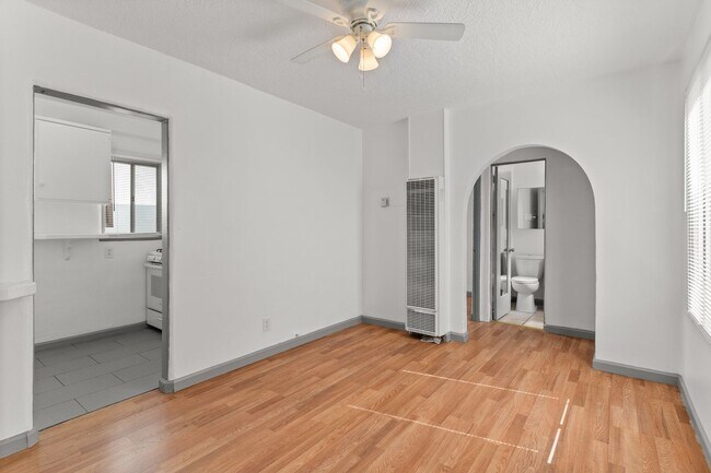 Interior Photo - 2652-2728 E 15th Street