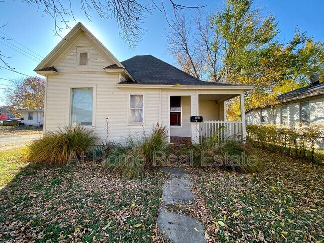 Primary Photo - 420 E Madison