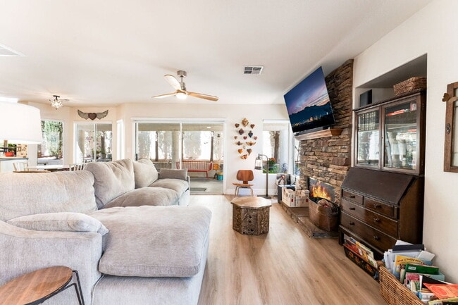 Building Photo - Summerlin 3 Bed / 2.5 Bath Home with Full Solar Panel Use! — Available October 5, 2026