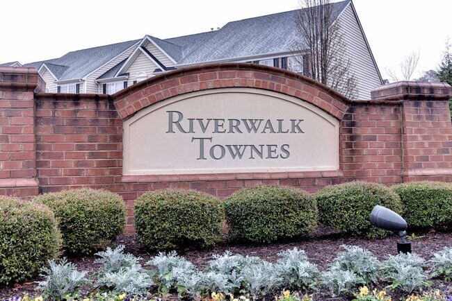 Building Photo - End unit Townhome in Riverwalk Townes