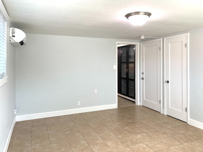 Building Photo - Tenth East Apartments