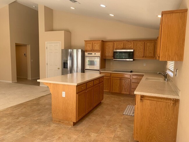 Building Photo - Paradise Valley Home!