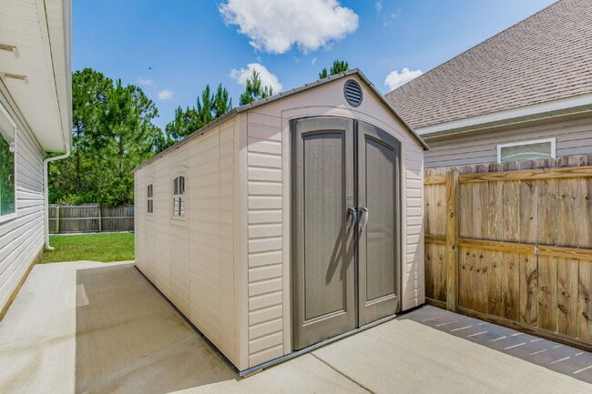 Building Photo - Welcome to this exquisite 4-bedroom, 2-bat...