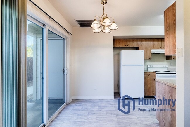 Building Photo - Nampa Fourplex, 2Bd/2Bth/CP, 930Sqft, near Karcher mall off Caldwell Blvd in Nampa