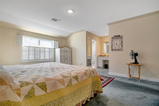 Building Photo - 5851 Doliver Dr