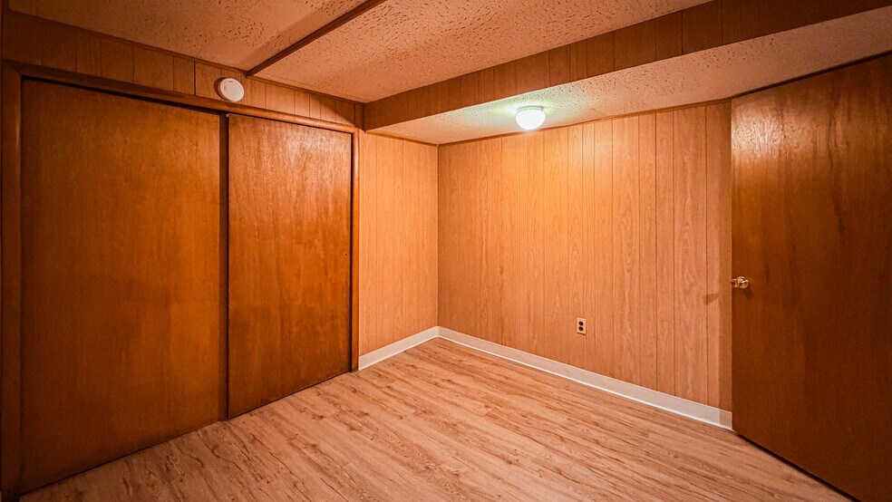 Building Photo - 5819 Jamieson Ave