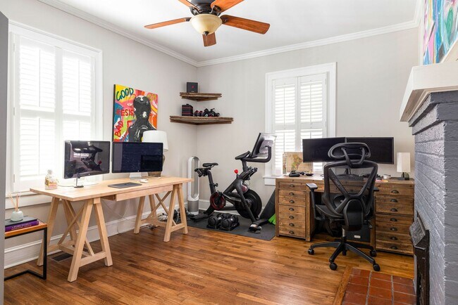 Building Photo - Beautifully Updated 2/2 w/ Great Backyard ...