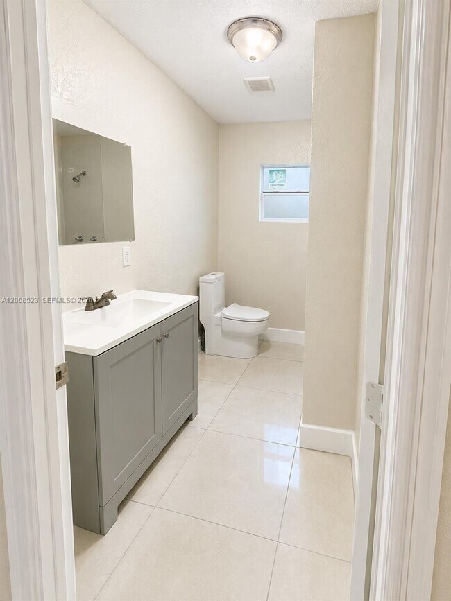 Building Photo - 36 NE 60th Terrace