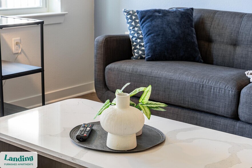 Building Photo - 1225 Utica Dr