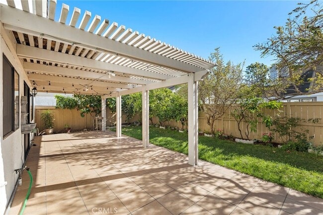 Building Photo - 46 Silkberry