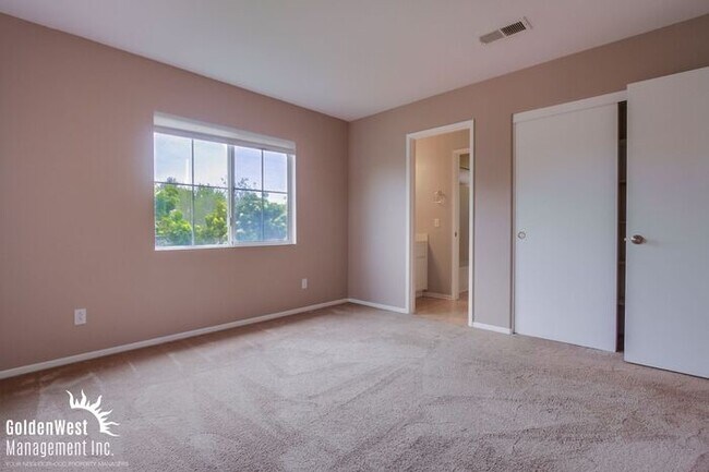 Building Photo - Stunning  5Bdm 3.5Ba  Home with Private Backyard in Prime Location of Oceanside!
