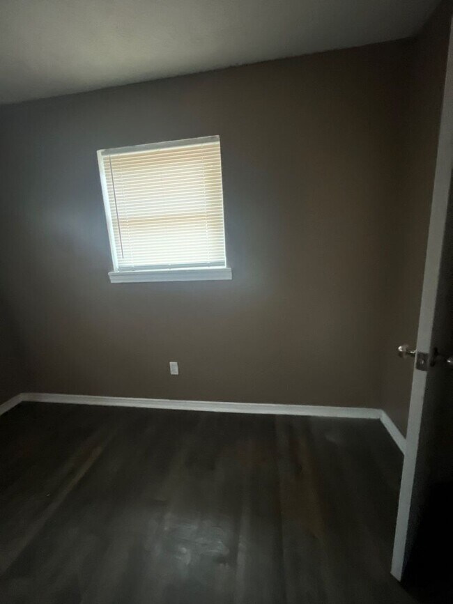 Building Photo - 1614 58th St