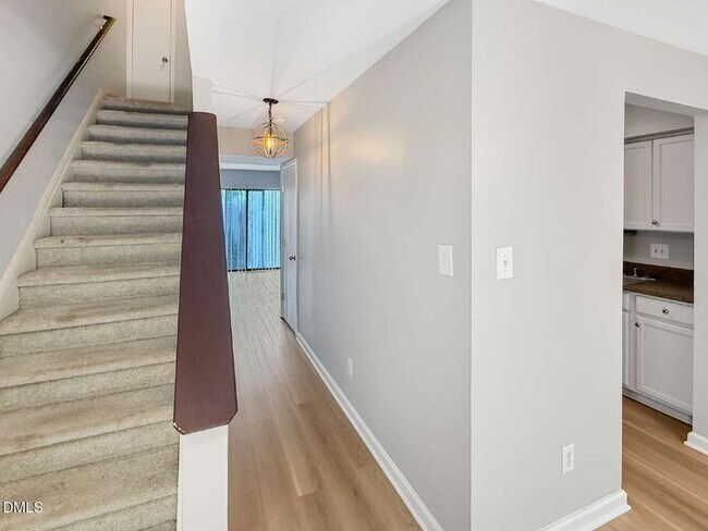Building Photo - 1275 Teakwood Pl