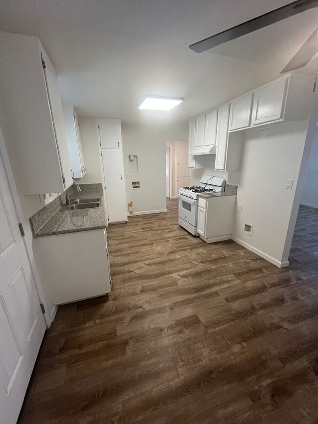 Building Photo - Aspan