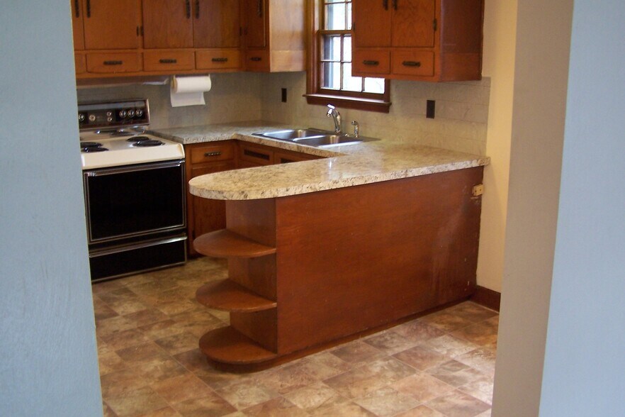 Kitchen counter - 17 Grasmere Ave