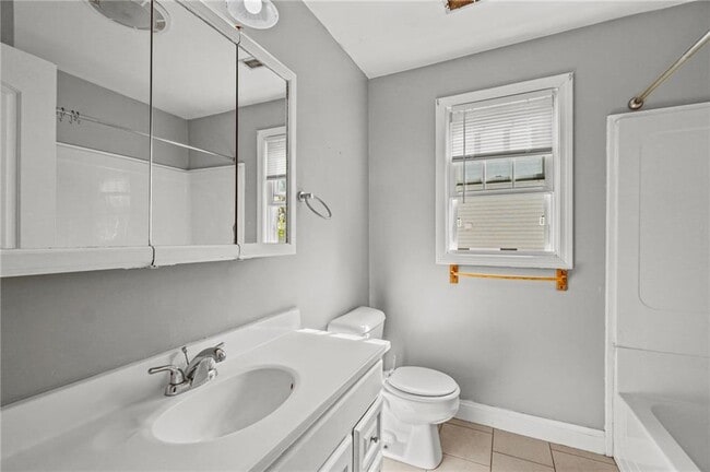 Building Photo - 44 Ridgeway Ave