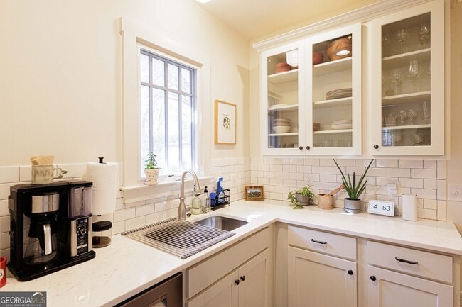 Building Photo - 1446 Metropolitan Ave SE