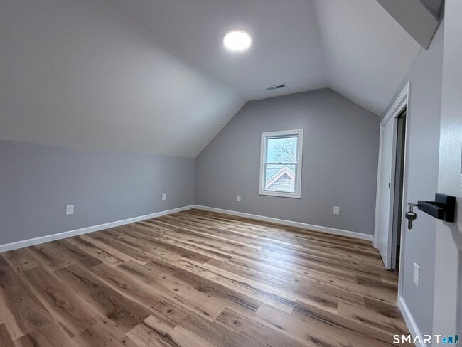 Building Photo - 228 Holly St