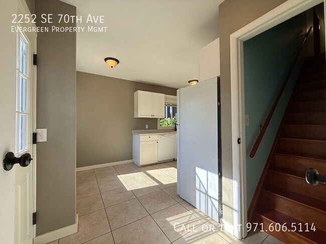 Building Photo - 2252 SE 70th Ave