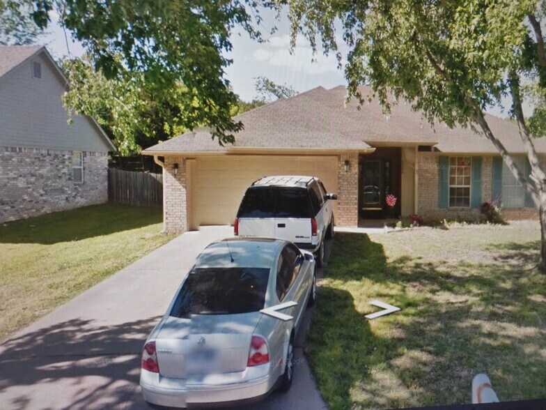 Building Photo - 2206 Aspen Ter