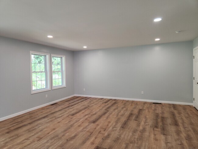 Building Photo - 1642 Highland Ave