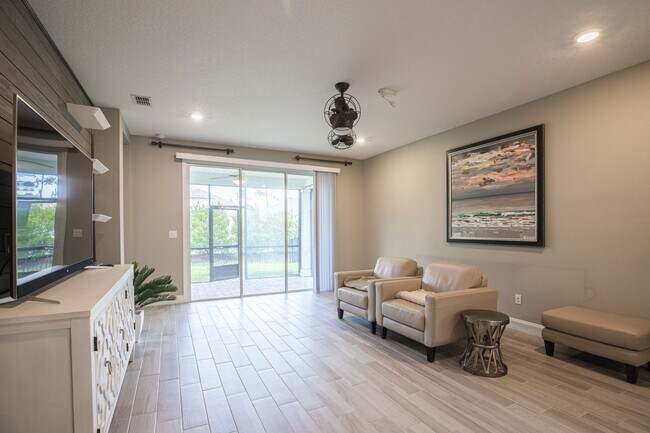 Building Photo - Stunning Home in Desirable Neighborhood