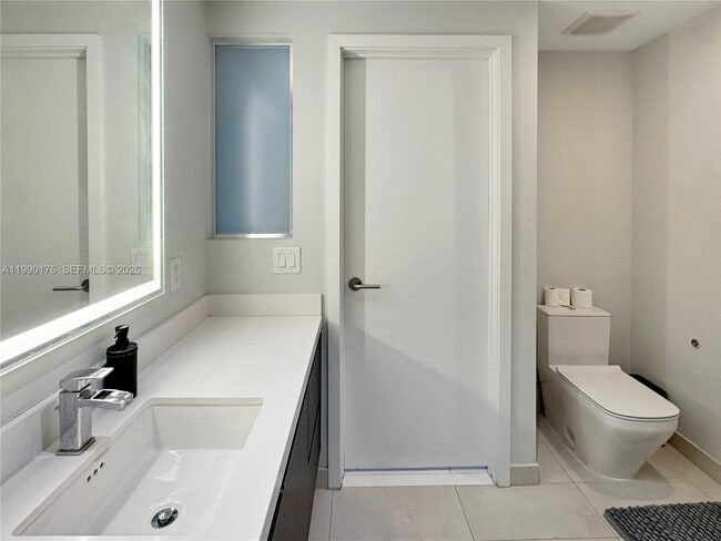 Building Photo - 851 NE 1st Ave