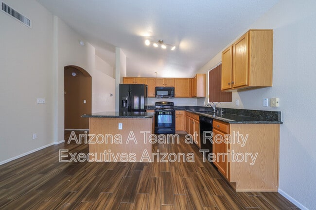 Building Photo - 8070 N Wild Aster Way